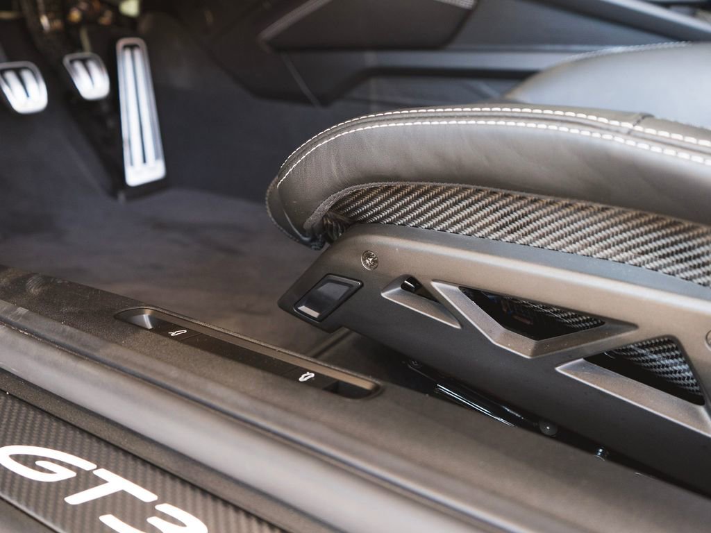 Used 2025 Porsche 911 GT3 image 32