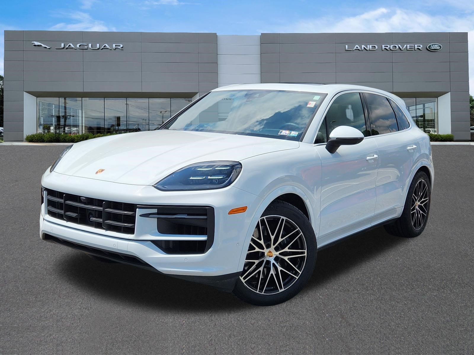 Used 2025 Porsche Cayenne AWD/4WD image 1