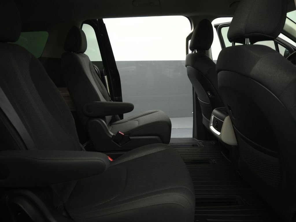 Used 2024 Kia Carnival LX image 65