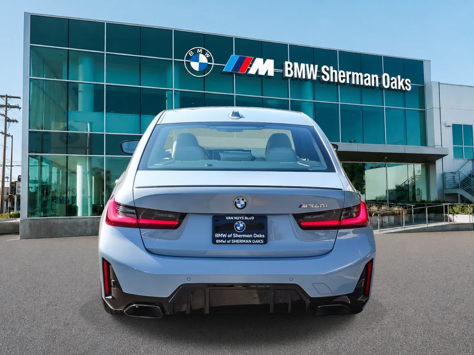 Used 2025 BMW M340i Sedan RWD image 5