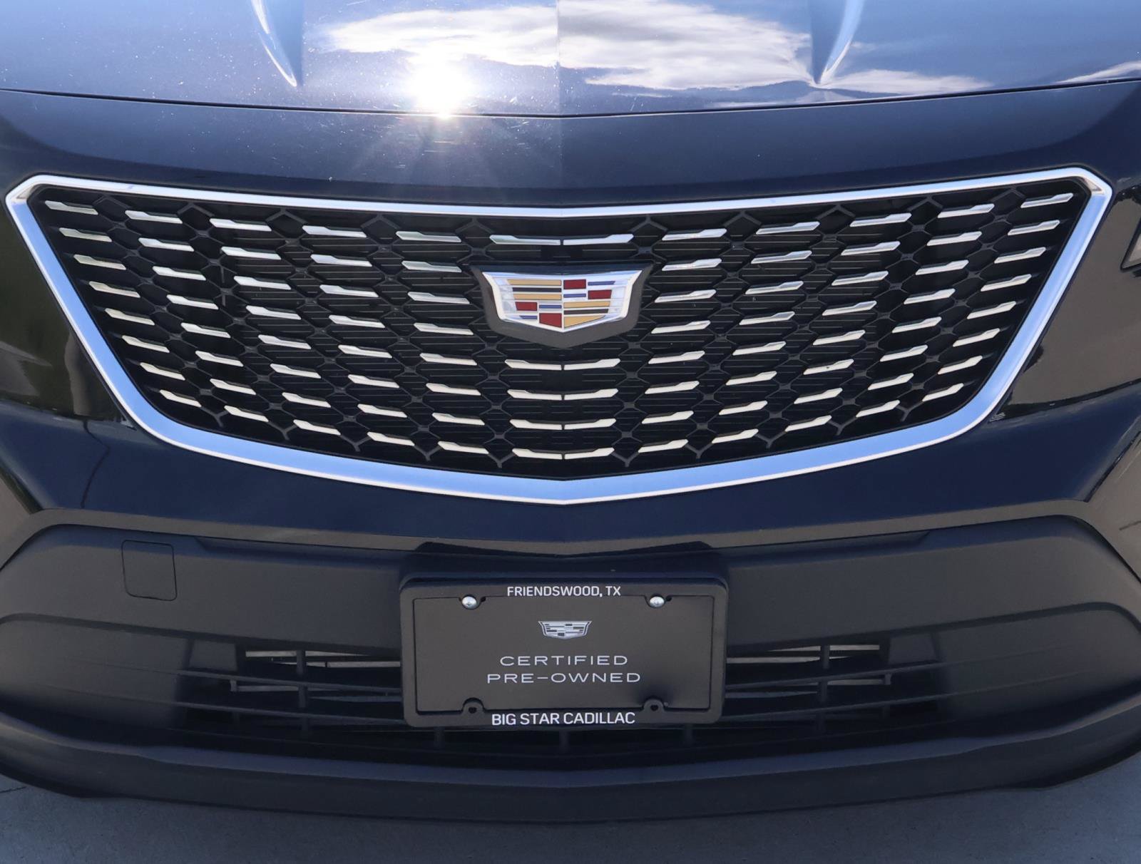 Used 2023 Cadillac XT4 Luxury w/ Cold Weather Package FWD image 8