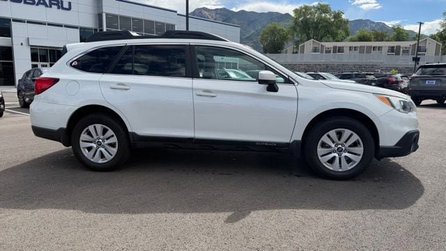 Used 2017 Subaru Outback 2.5i Premium AWD/4WD image 2