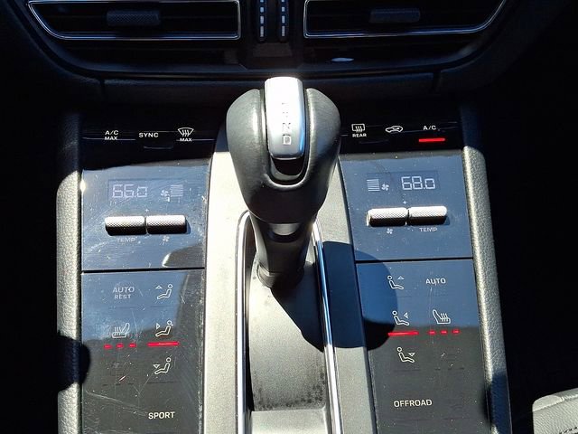 Certified 2023 Porsche Macan Turbo AWD/4WD image 20