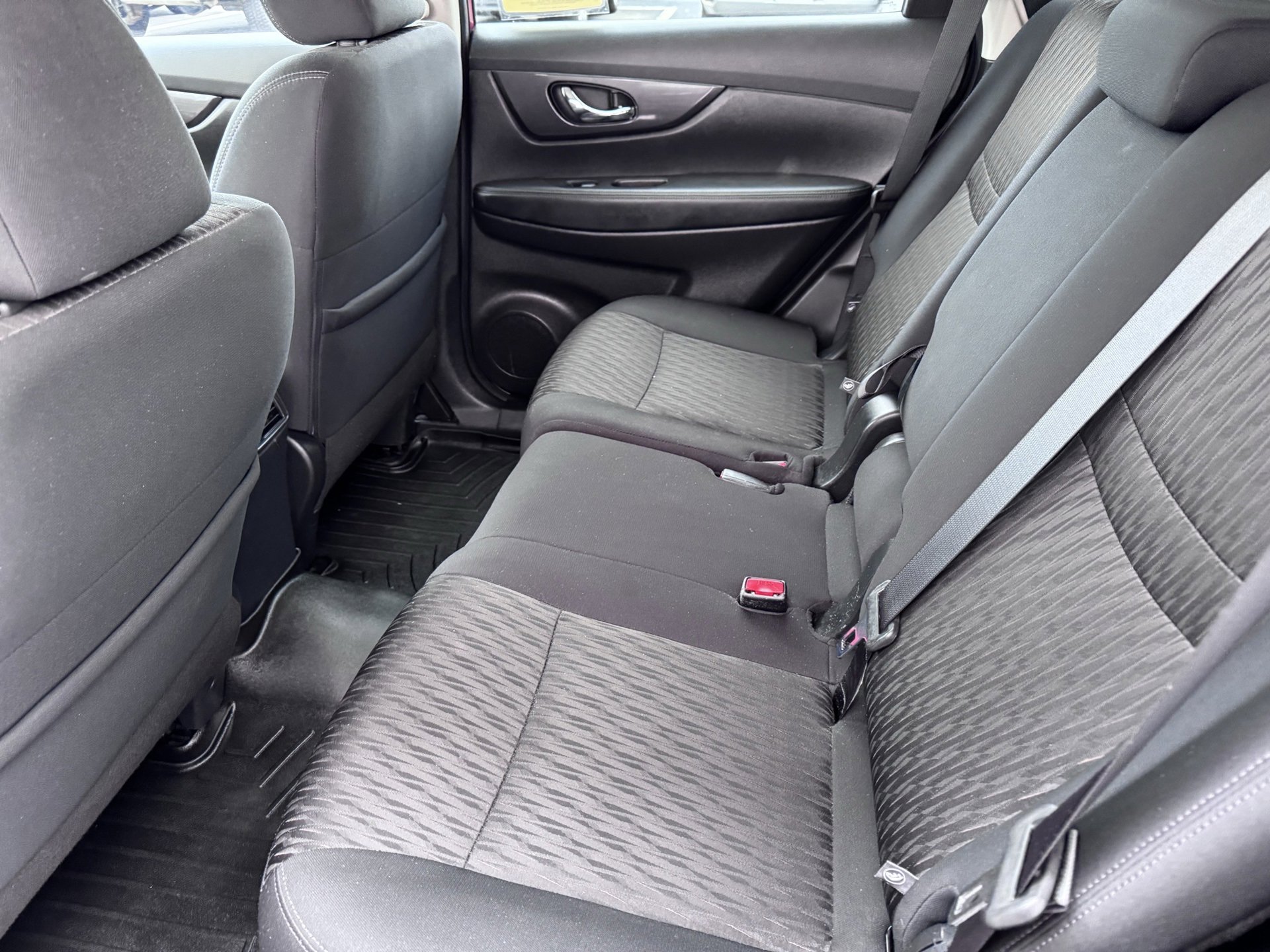 Used 2020 Nissan Rogue SV image 17