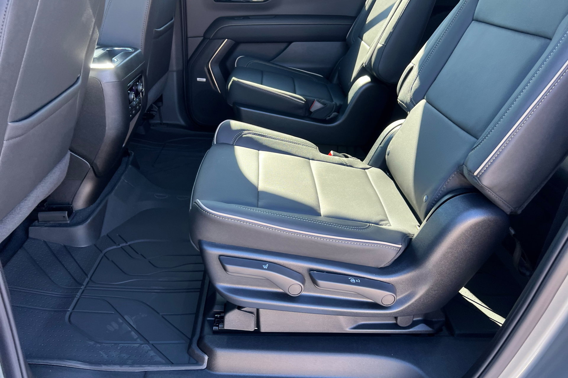 New 2026 Chevrolet Suburban Premier image 24