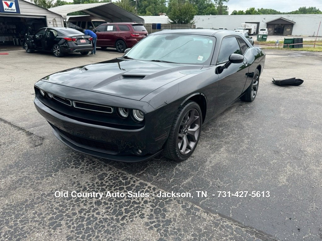 Used 2018 Dodge Challenger SXT Plus RWD image 3