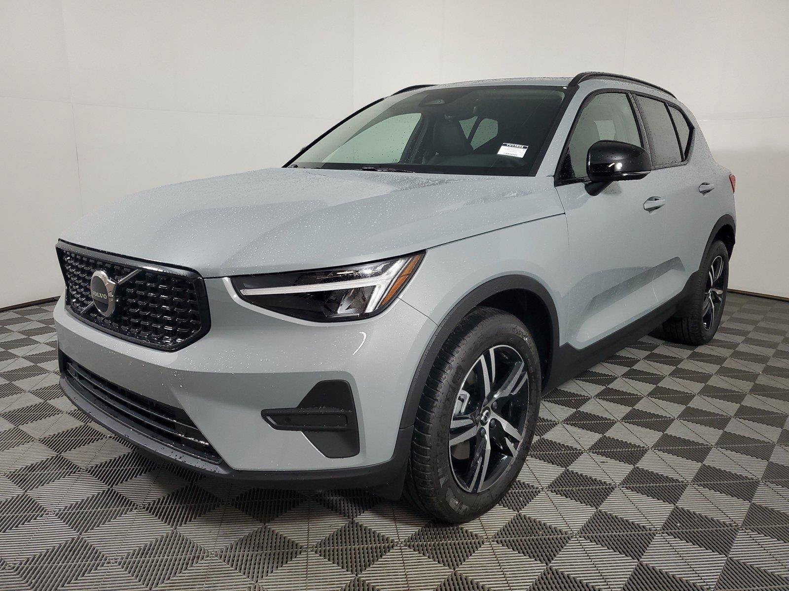 Used 2026 Volvo XC40 B5 Core AWD/4WD image 3