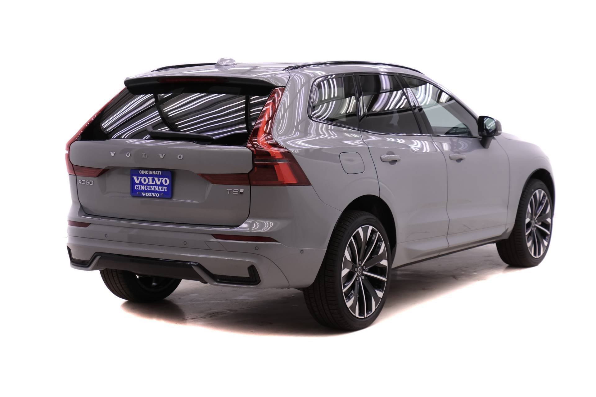 New 2026 Volvo XC60 T8 Ultra w/ Protection Package Premier image 4