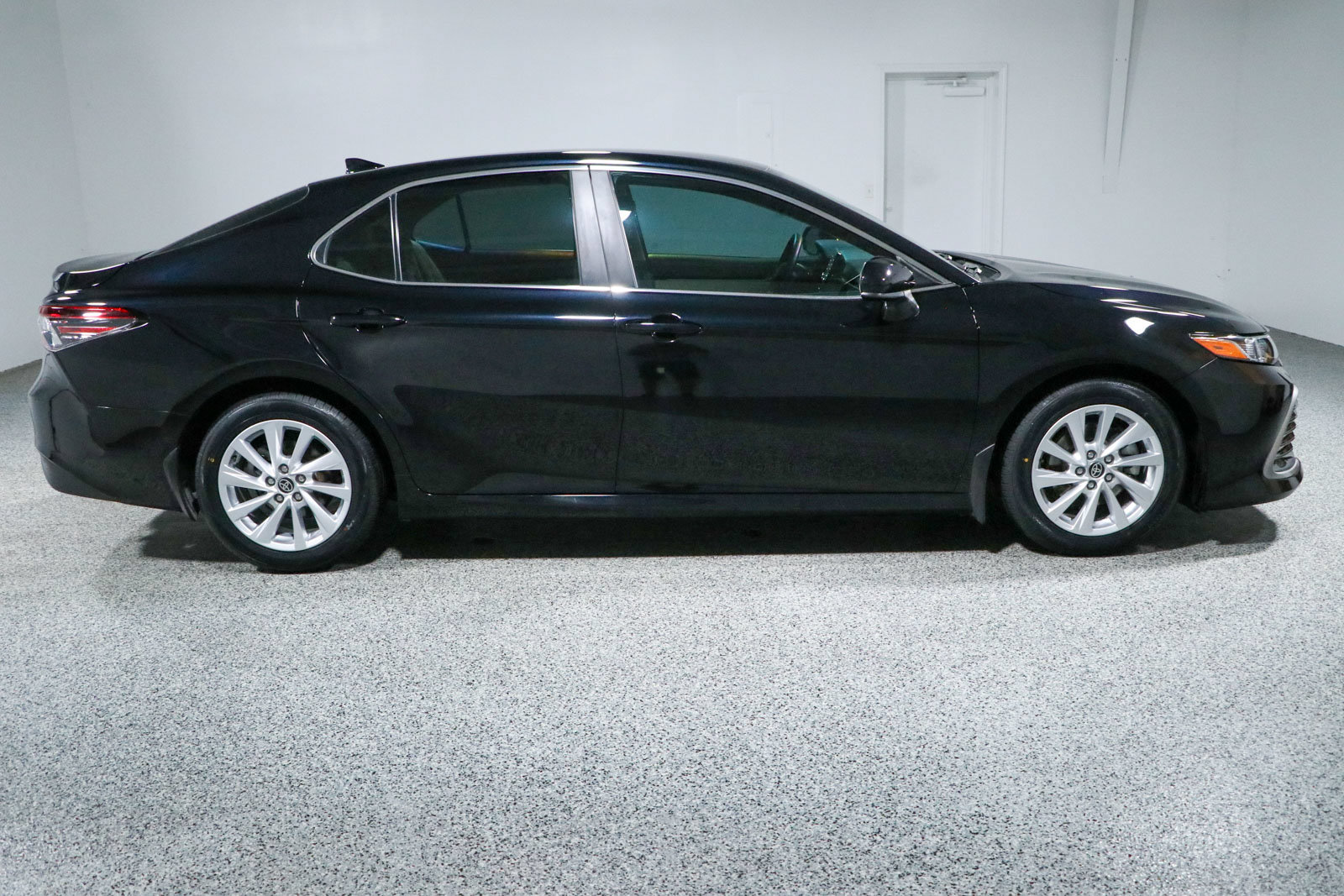 Used 2023 Toyota Camry LE FWD image 6