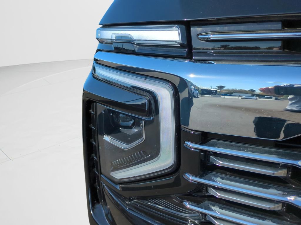 Used 2025 Chevrolet Suburban Premier image 9