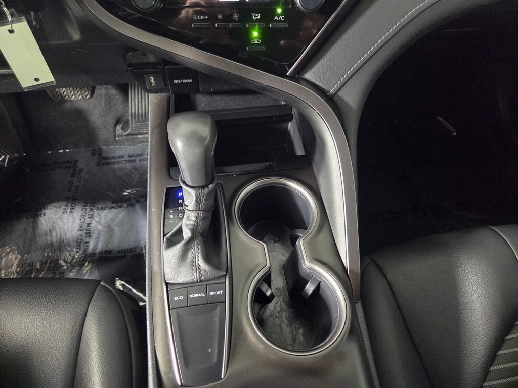 Used 2024 Toyota Camry SE FWD image 13