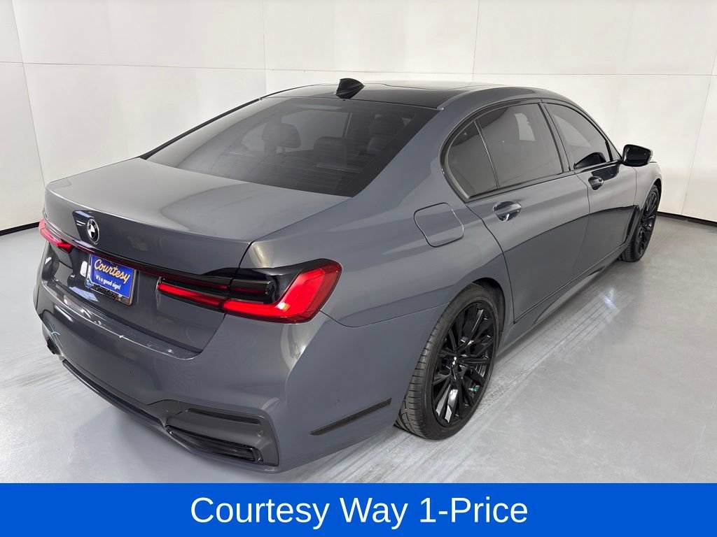 Used 2021 BMW 740i w/ M Sport Package RWD image 9