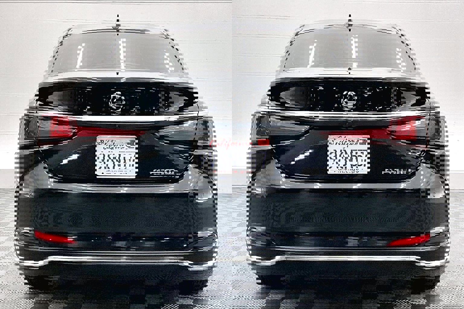 Used 2025 Lexus ES 300h w/ Premium Package image 3