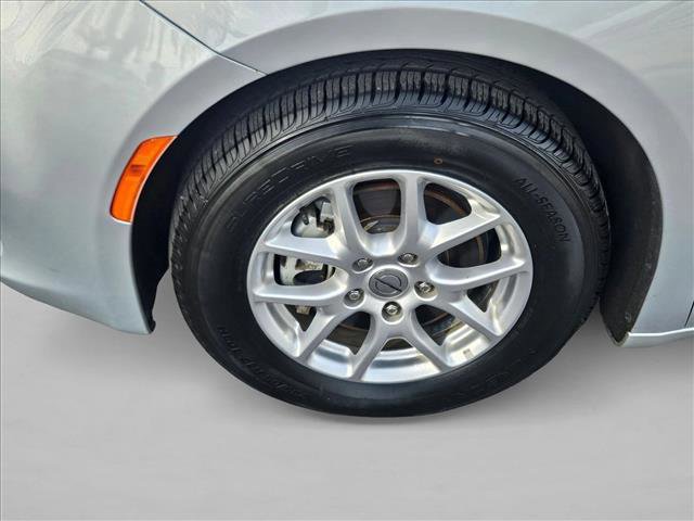 Used 2022 Chrysler Voyager LX image 23