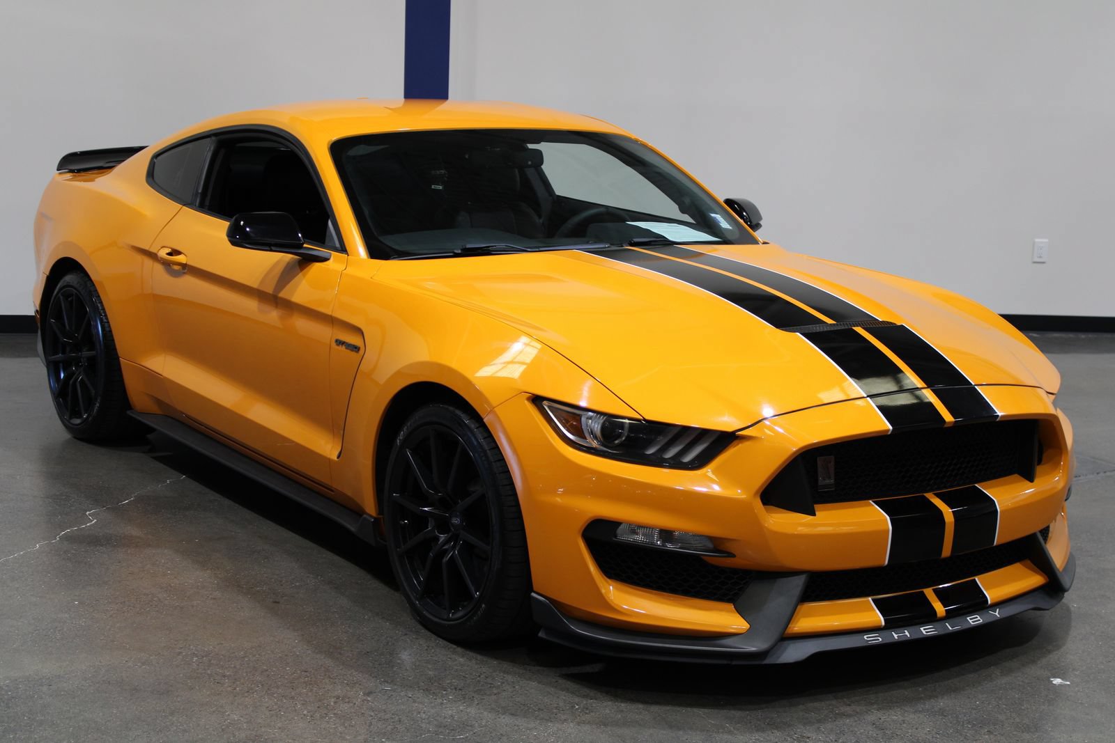 Used 2018 Ford Mustang Shelby GT350 w/ Convenience Package RWD image 5