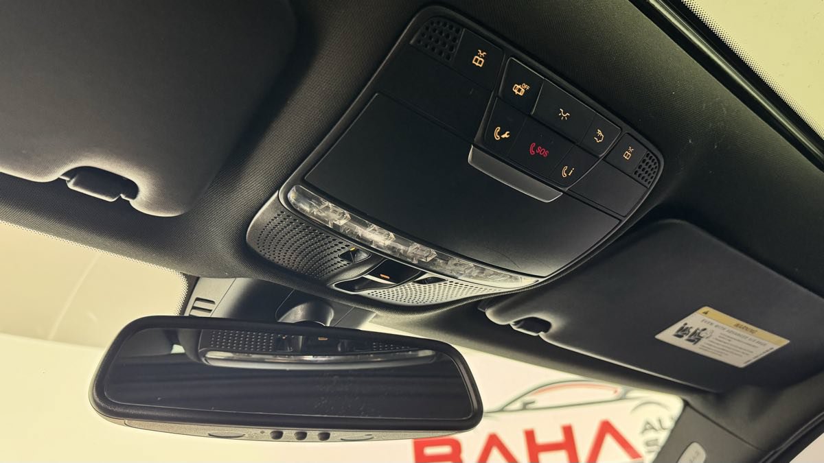 Used 2018 Mercedes-Benz C 300 Sedan w/ Premium Package image 32