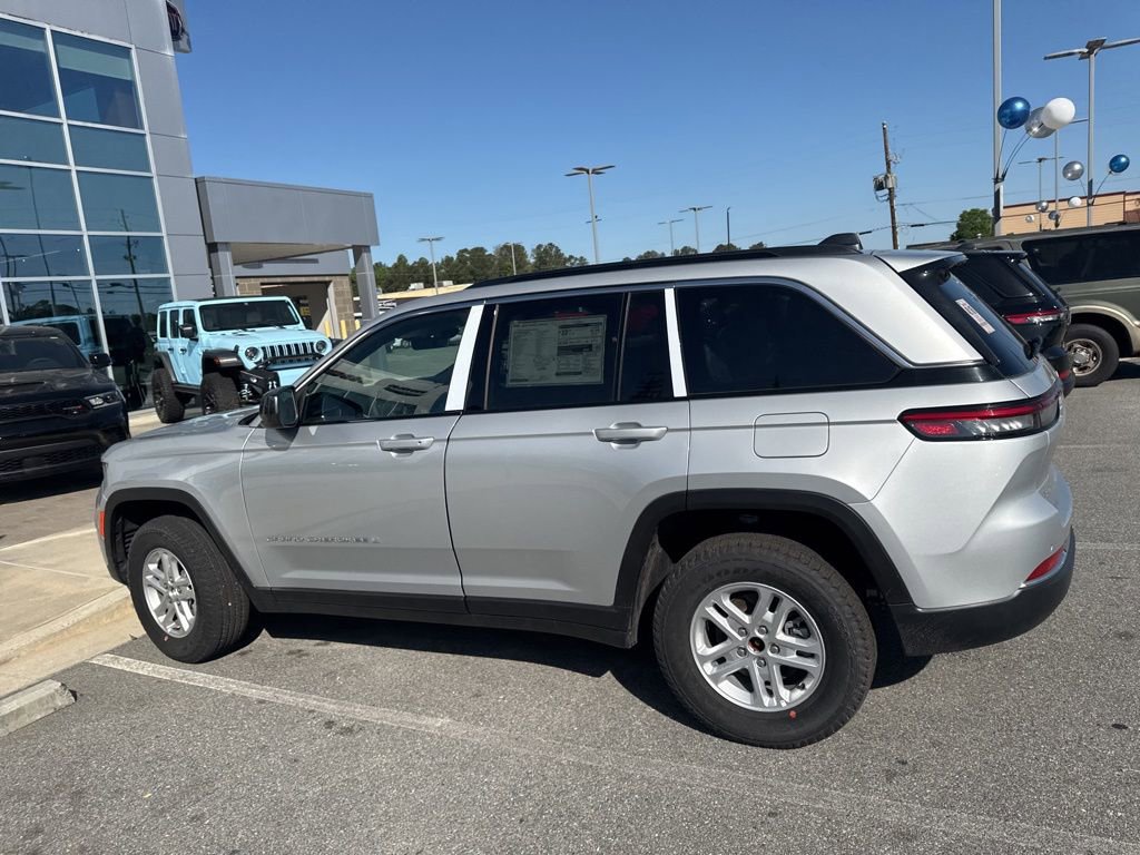 Used 2025 Jeep Grand Cherokee Laredo w/ Luxury Tech Group I image 11