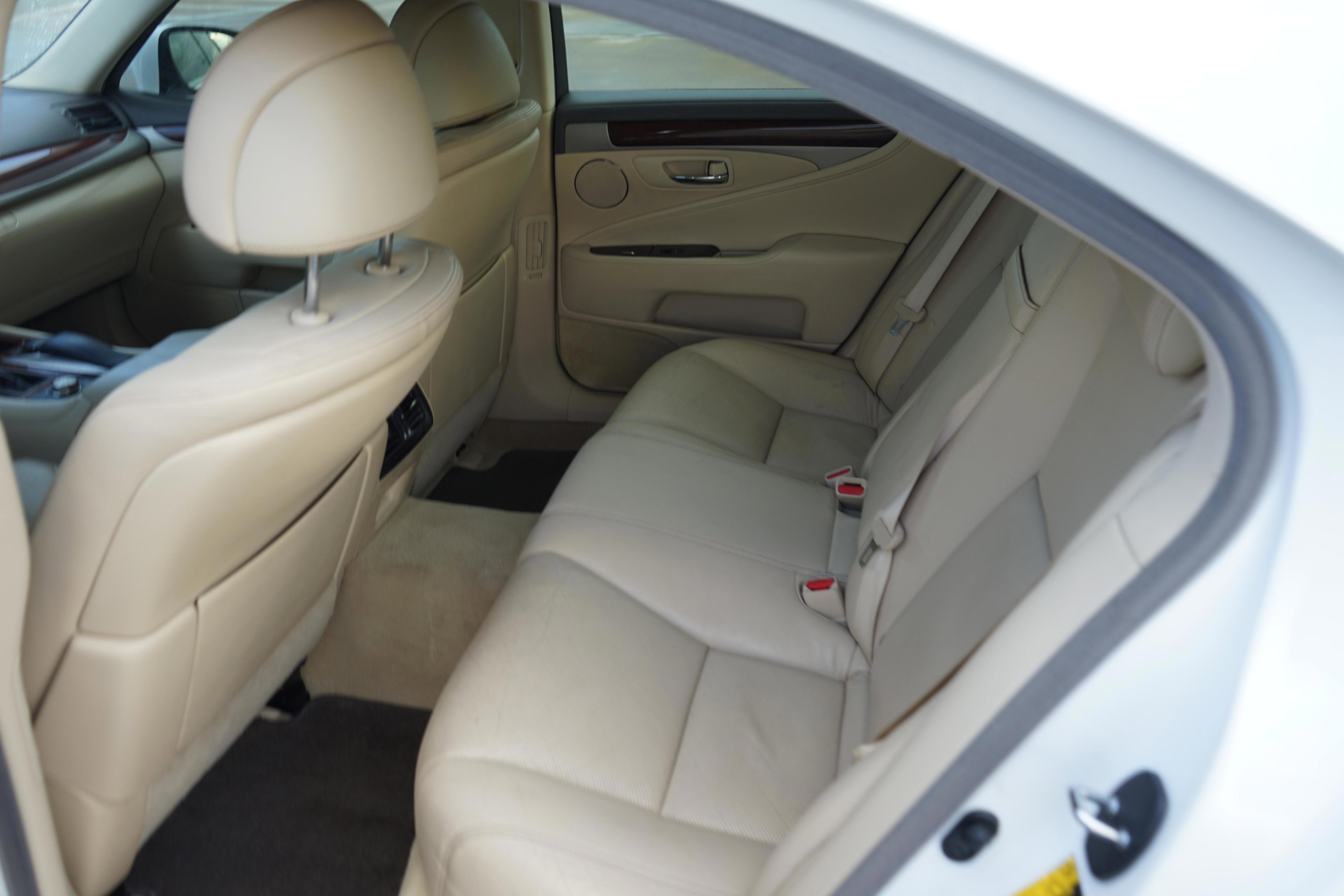 Used 2014 Lexus LS 460 w/ Comfort Package image 20