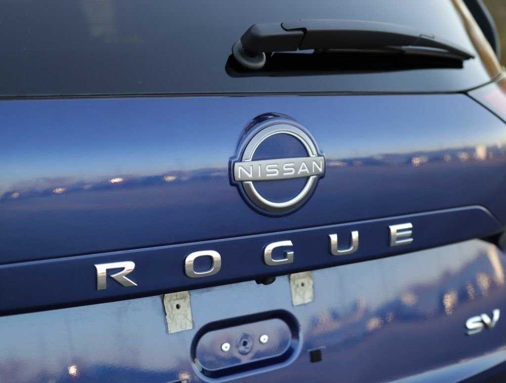 Used 2023 Nissan Rogue SV image 31