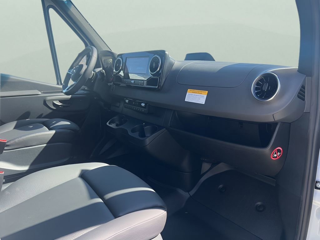 Used 2025 Mercedes-Benz Sprinter 2500 image 5
