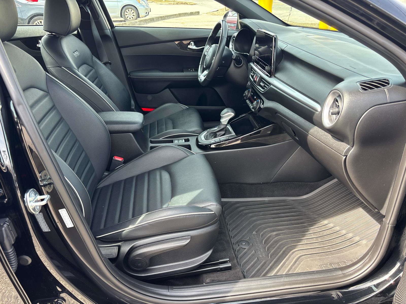 Used 2023 Kia Forte GT-Line w/ GT-Line Premium Package image 15