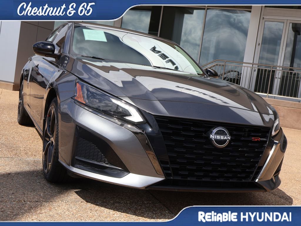 Used 2023 Nissan Altima 2.5 SR AWD/4WD image 7