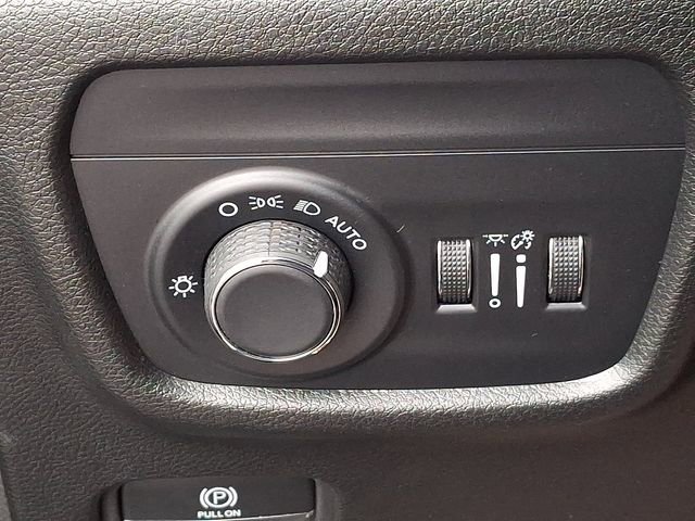 Used 2024 Jeep Grand Cherokee Laredo w/ Luxury Tech Group I image 26