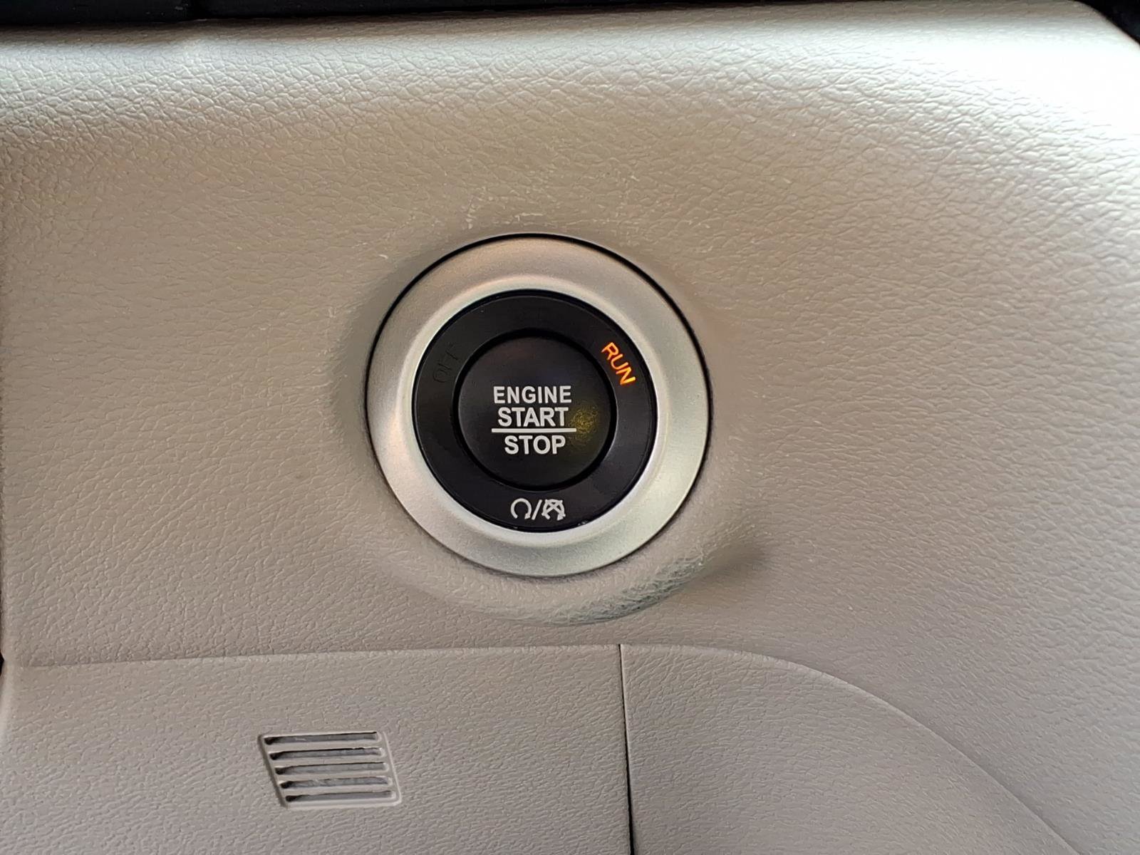 Used 2024 Chrysler Pacifica Touring-L image 17