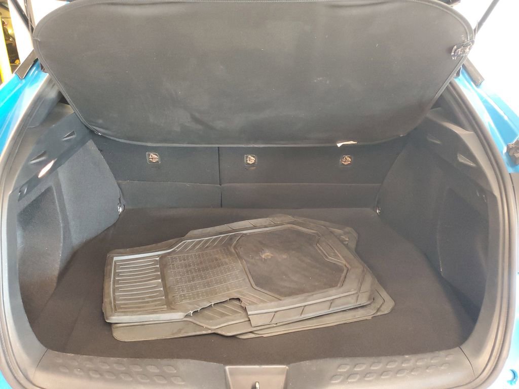 Used 2019 Toyota C-HR XLE image 8