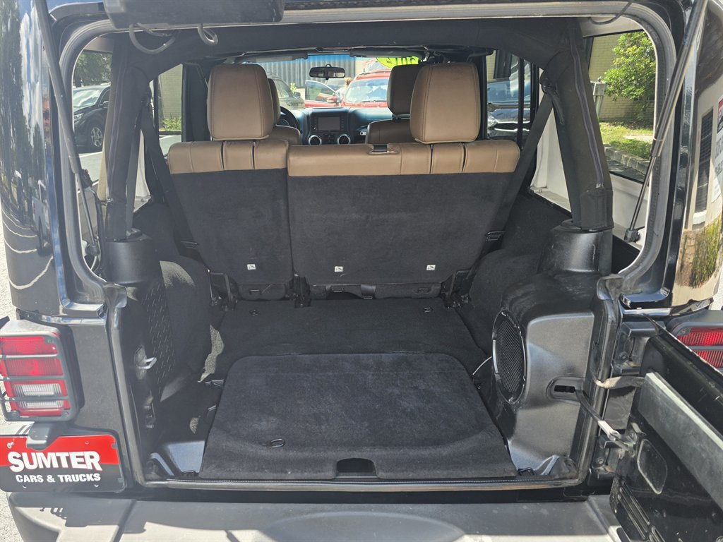 Used 2012 Jeep Wrangler Unlimited Rubicon w/ Connectivity Group AWD/4WD image 6