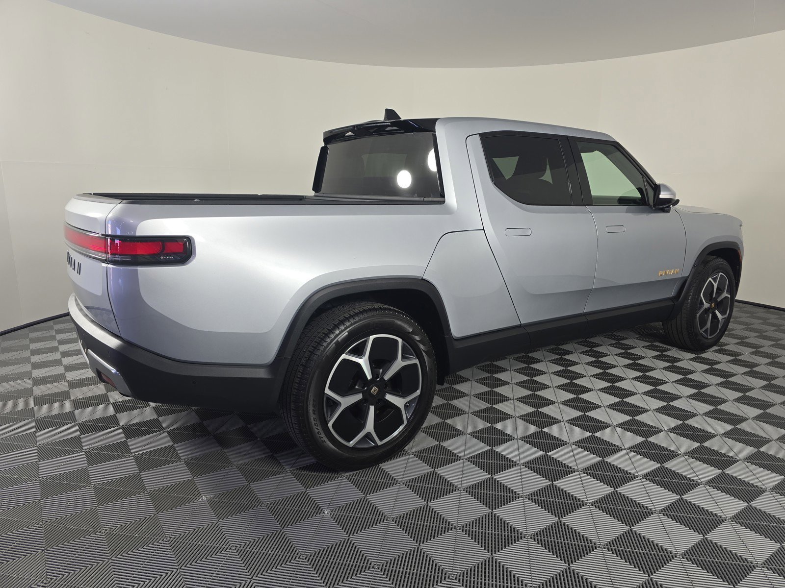 Used 2022 Rivian R1T Adventure AWD/4WD image 5