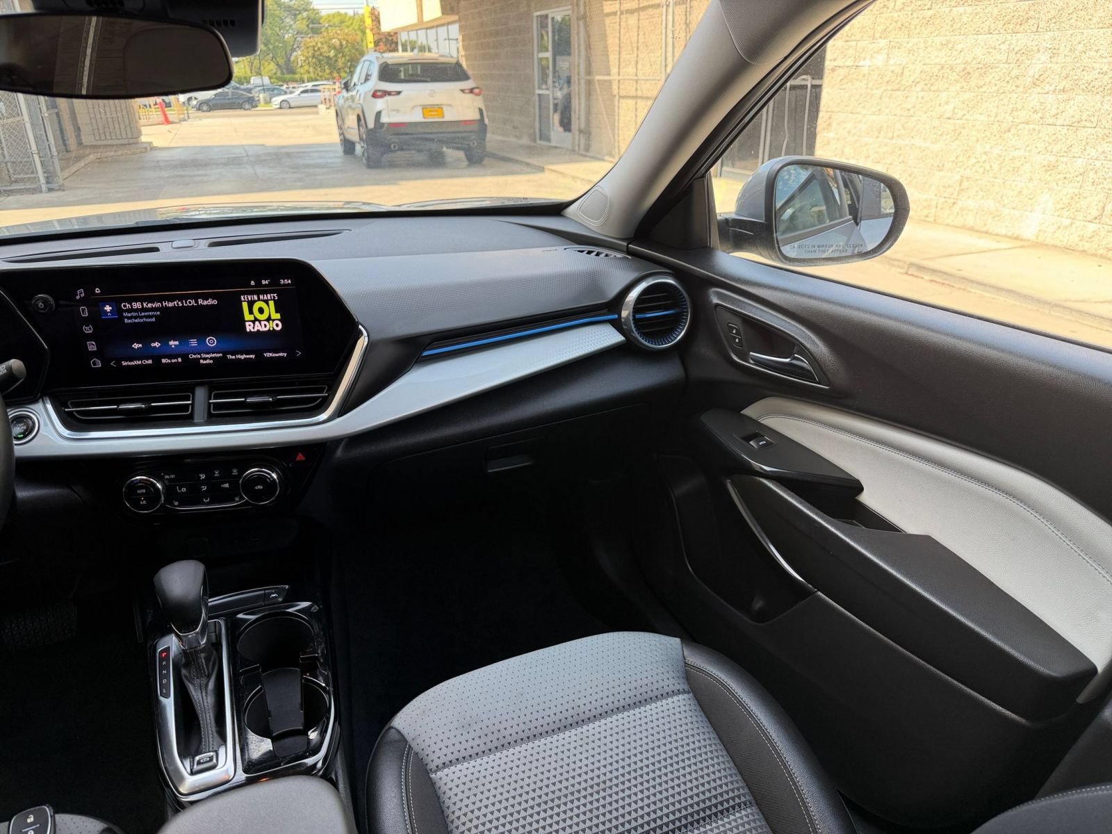 Used 2025 Chevrolet Trax LT w/ LT Convenience Package FWD image 33