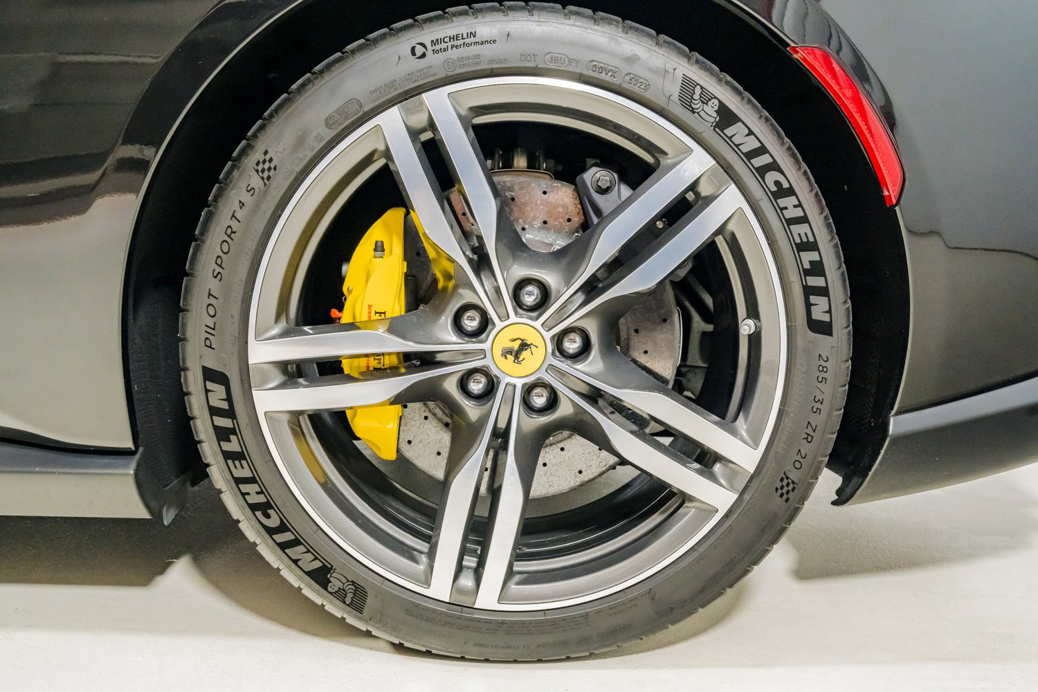 Used 2020 Ferrari Portofino image 23
