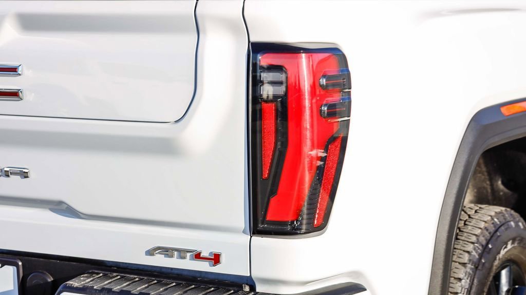 Used 2025 GMC Sierra 2500 AT4 image 10