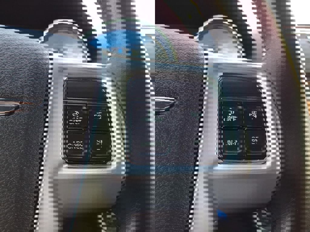 Used 2013 Chrysler 300 w/ Driver Convenience Group image 30