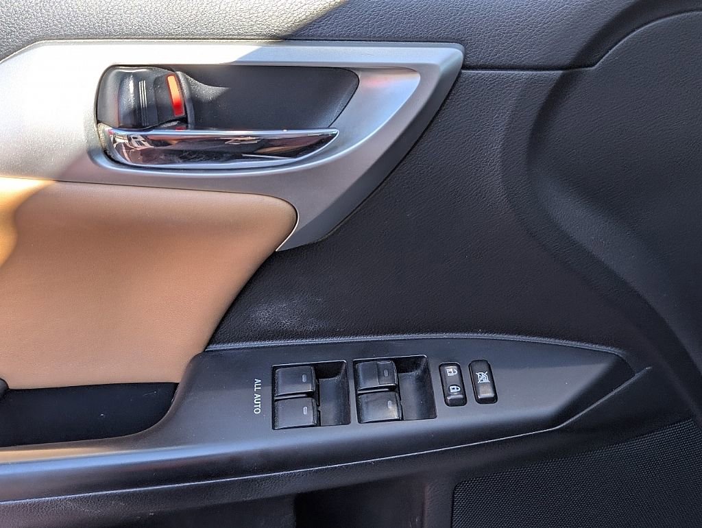 Used 2013 Lexus CT 200h image 26