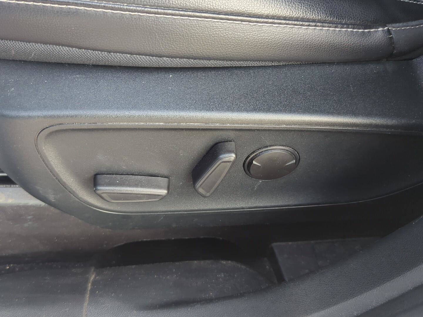 Used 2020 Ford Escape SEL FWD image 13