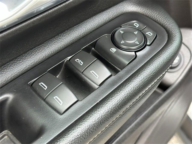 Used 2024 GMC Terrain SLT image 16