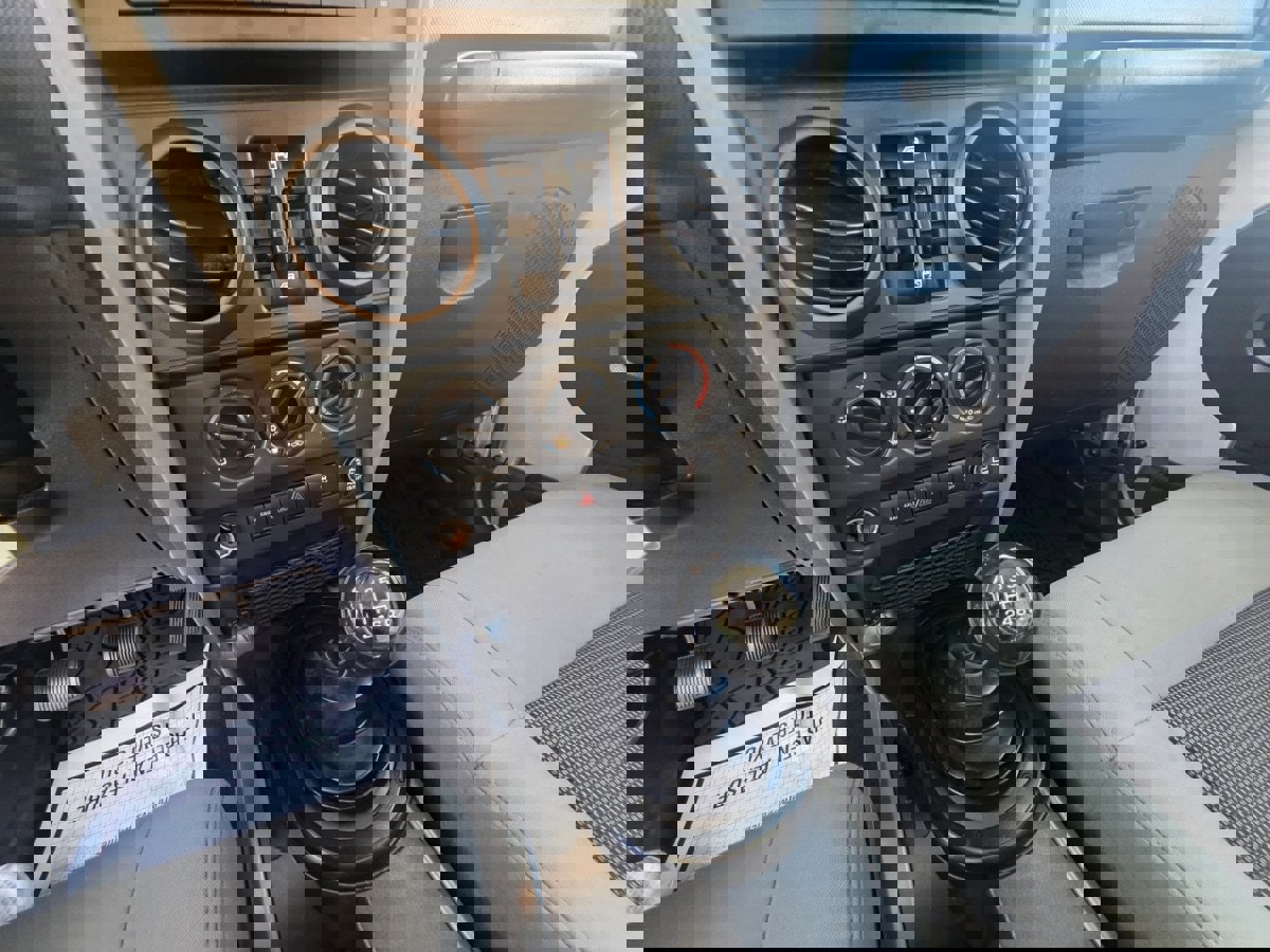 Used 2010 Jeep Wrangler Unlimited Rubicon image 9