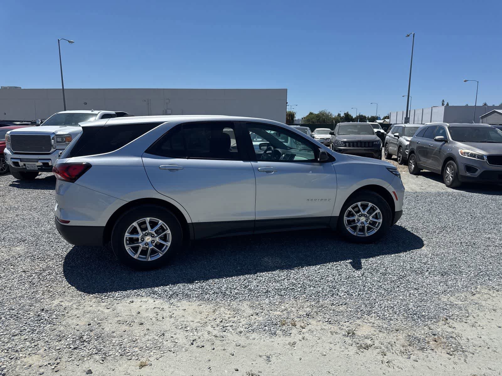 Used 2022 Chevrolet Equinox LS w/ LPO, Floor Liner Package AWD/4WD image 4