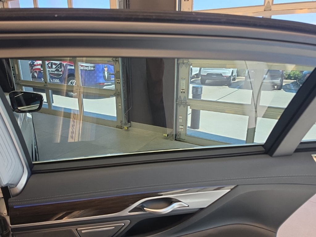 Used 2022 BMW 740i w/ Premium Package RWD image 57