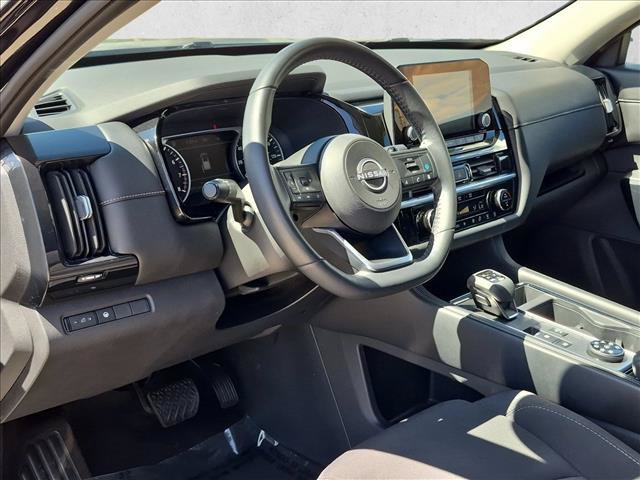 Used 2024 Nissan Pathfinder SV AWD/4WD image 10