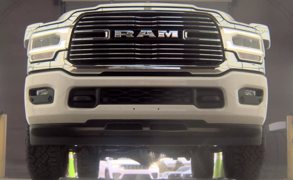 Used 2023 RAM 2500 Laramie AWD/4WD image 3