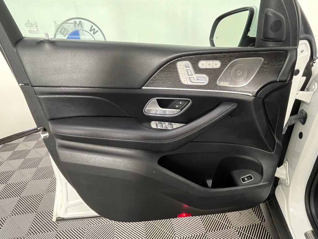 Used 2023 Mercedes-Benz GLS 450 4MATIC image 27