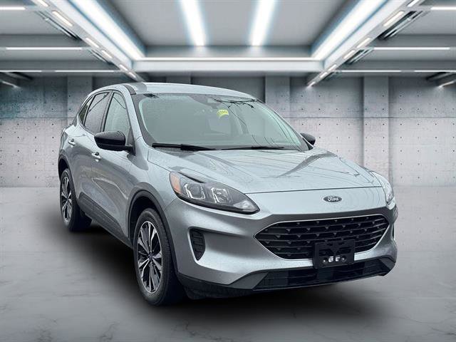 Used 2022 Ford Escape SE w/ SE Sport Appearance Package image 2