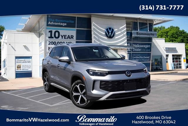 Used 2025 Volkswagen Tiguan SE w/ Panoramic Sunroof Package