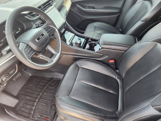 Used 2023 Jeep Grand Cherokee Limited w/ Trailer Tow Prep Group (B) RWD image 13
