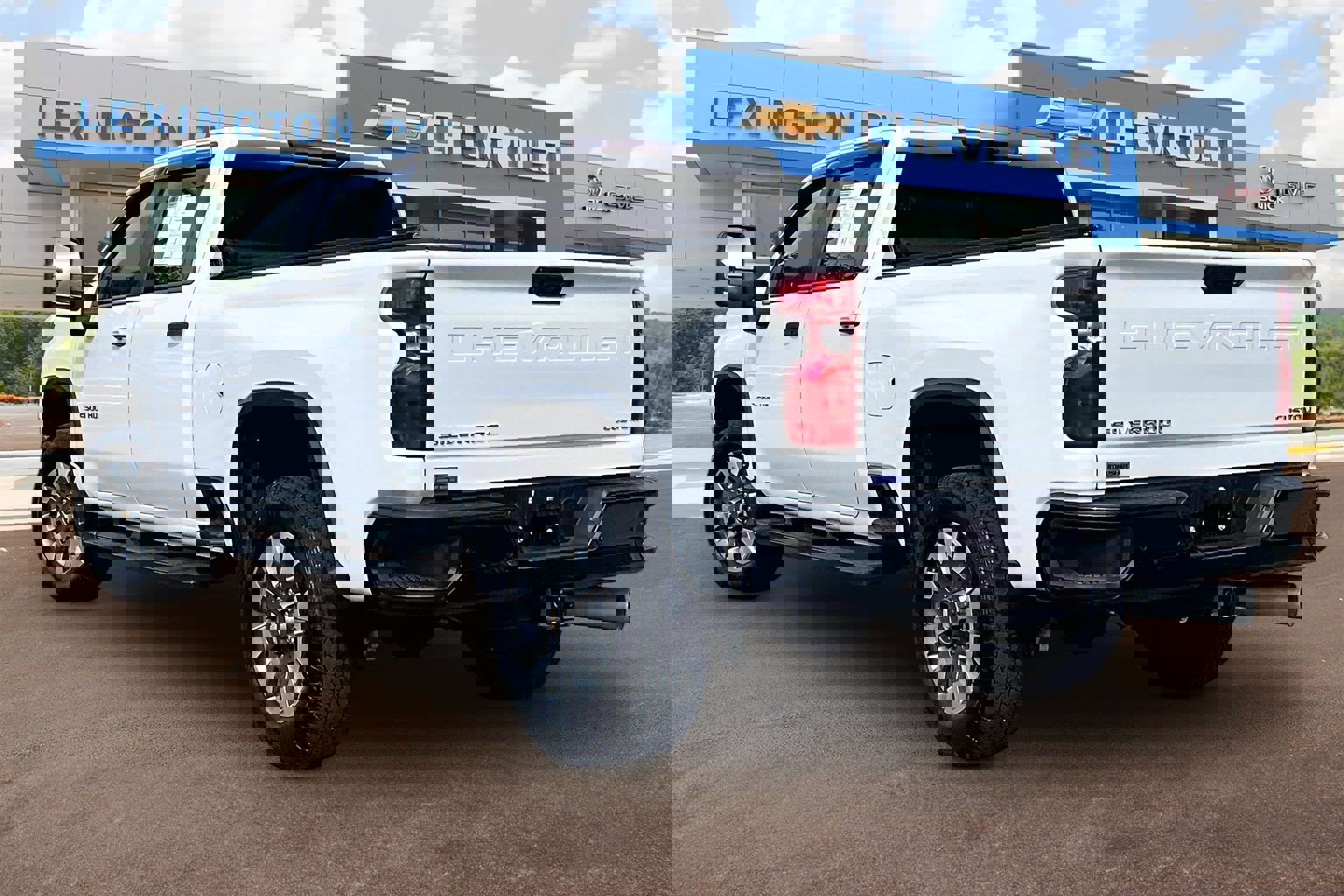 Used 2025 Chevrolet Silverado 2500 Custom w/ Custom Value Package image 2