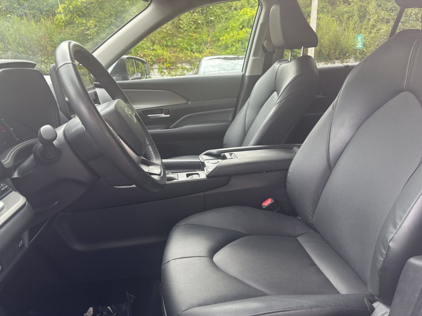 Used 2025 Toyota Grand Highlander FWD image 39
