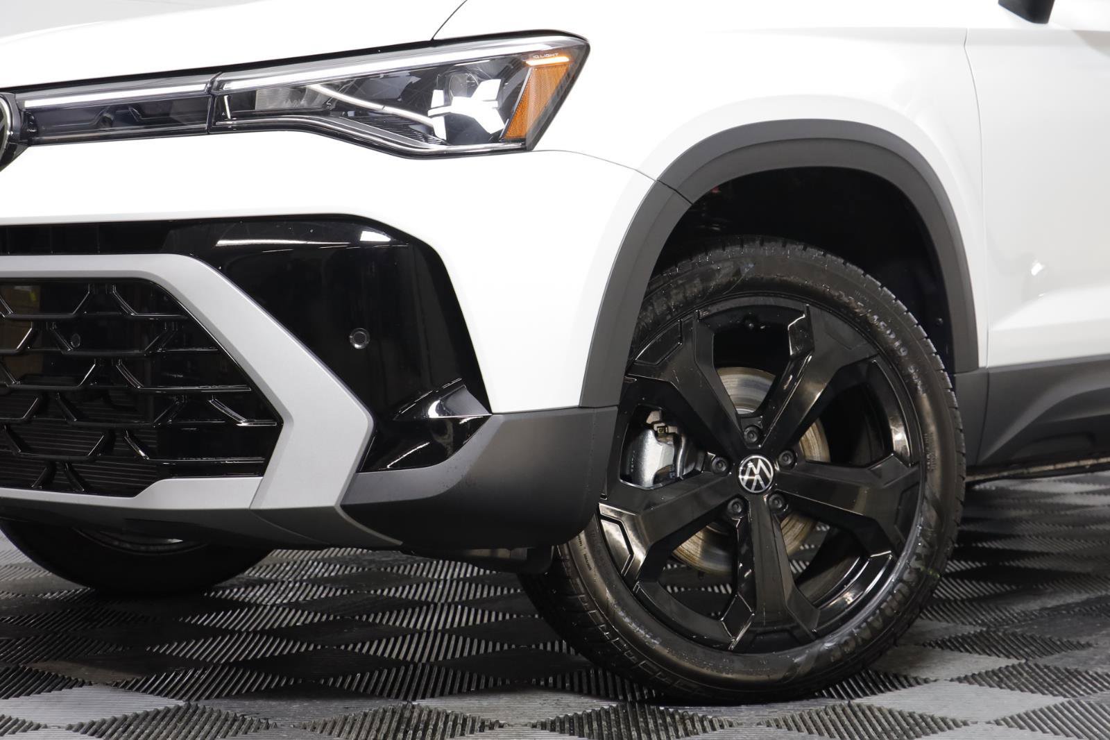 New 2026 Volkswagen Taos SEL image 3